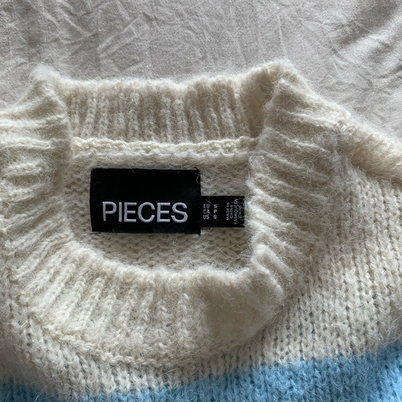 Pieces from Simon’s sweater - Picture 3 of 3